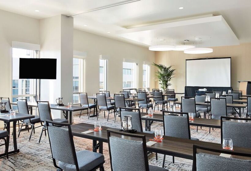 هتل Canopy By Hilton Tempe Downtown