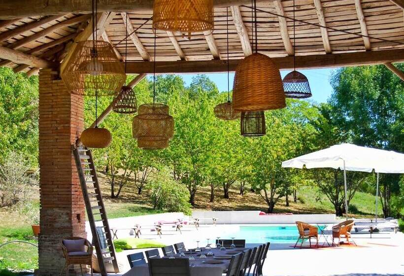 בית מלון כפרי L Ostalas