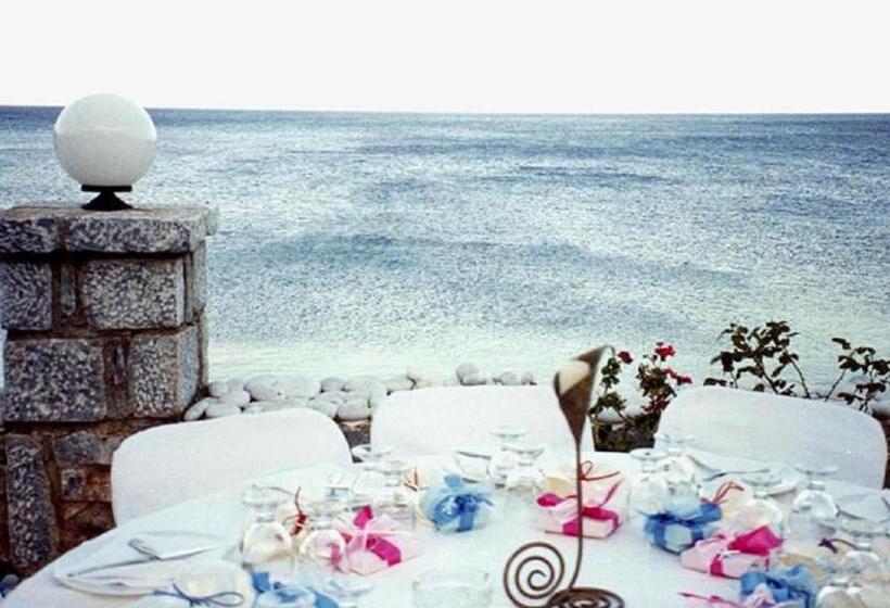 هتل Lalloudes Seaside Accommodation
