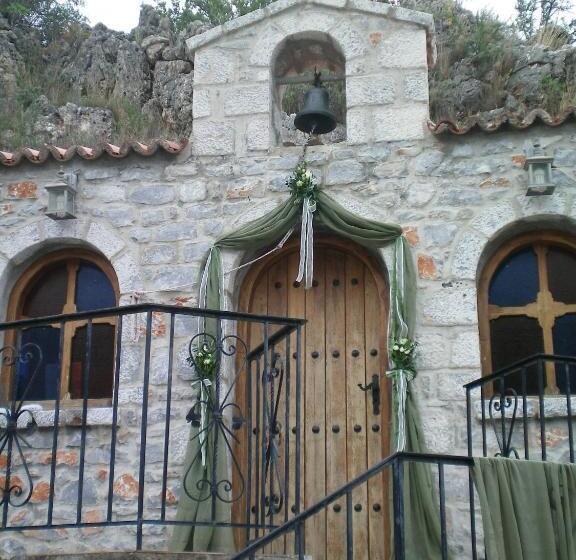 هتل Lalloudes Seaside Accommodation