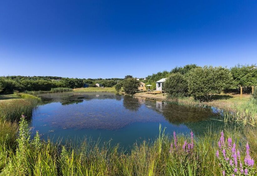 Отель Lynstone Lakes