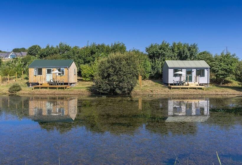 Отель Lynstone Lakes