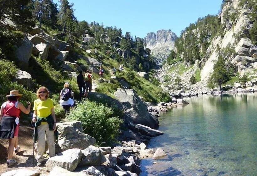 Отель Pirineos Cien Lagos