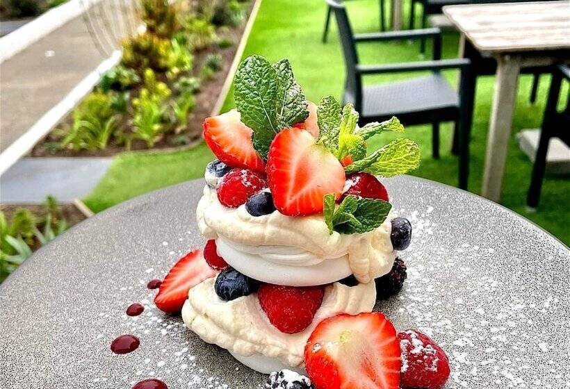 בית מלון כפרי St. Davids Cross