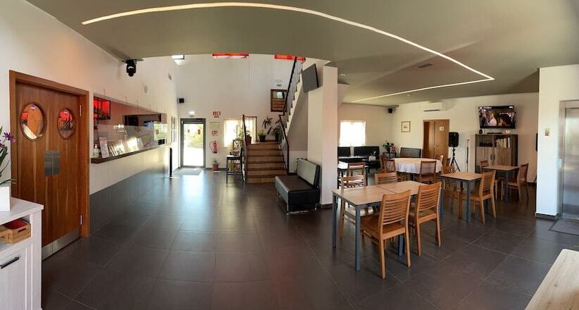 هتل Villa 3 Caparica   Lisbon Gay Beach Resort