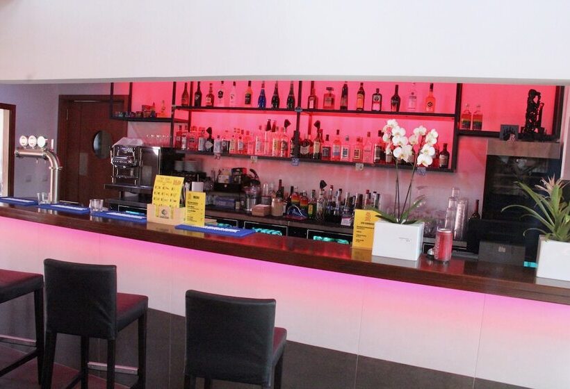 هتل Villa 3 Caparica   Lisbon Gay Beach Resort