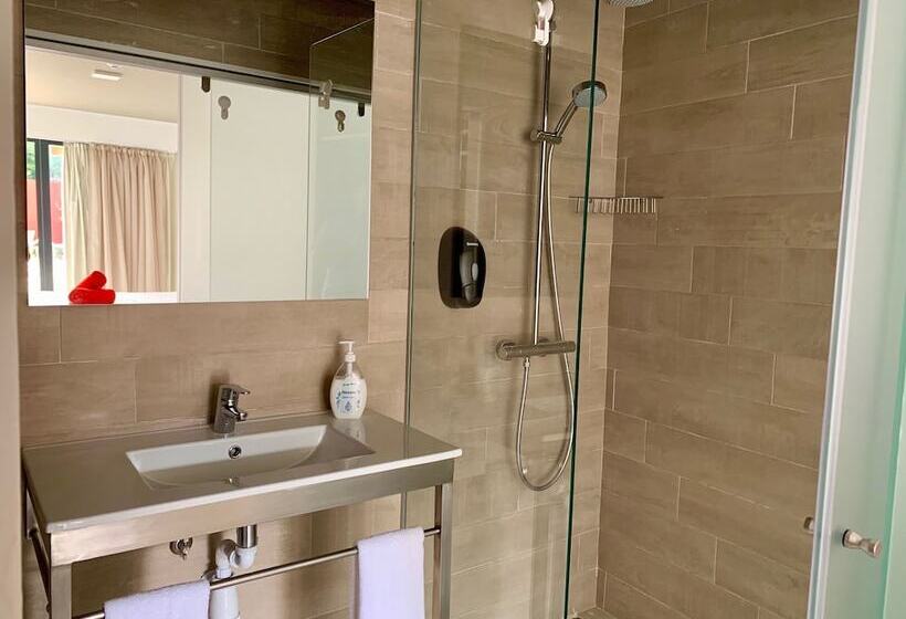 هتل Villa 3 Caparica   Lisbon Gay Beach Resort