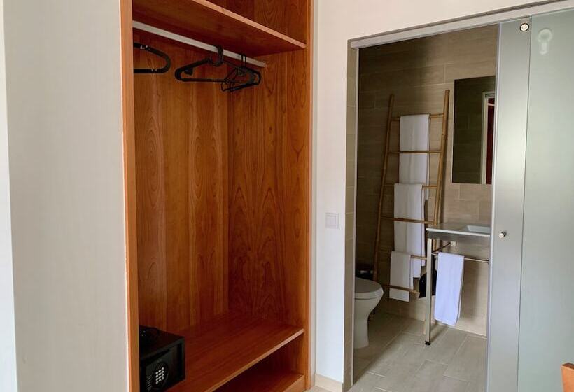 هتل Villa 3 Caparica   Lisbon Gay Beach Resort