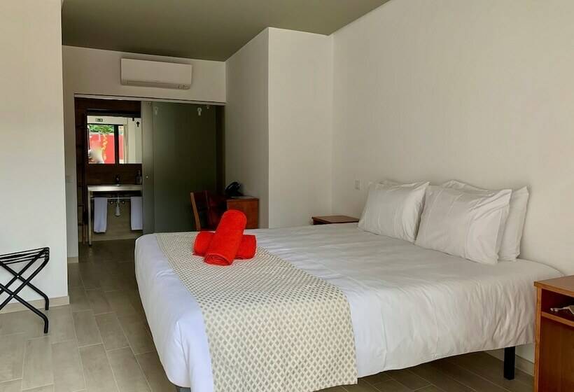هتل Villa 3 Caparica   Lisbon Gay Beach Resort