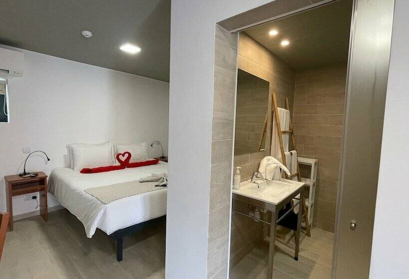 هتل Villa 3 Caparica   Lisbon Gay Beach Resort