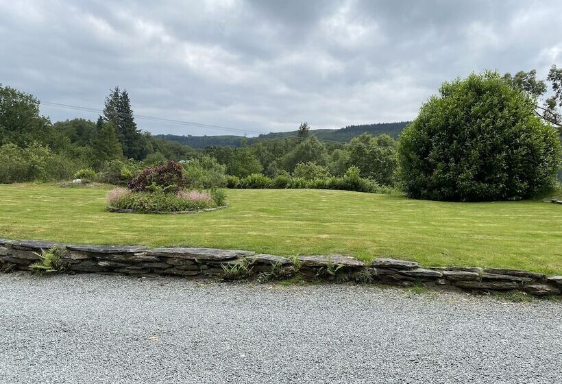 Impeccable 2 Bed Cottage Near Betws Y Coed