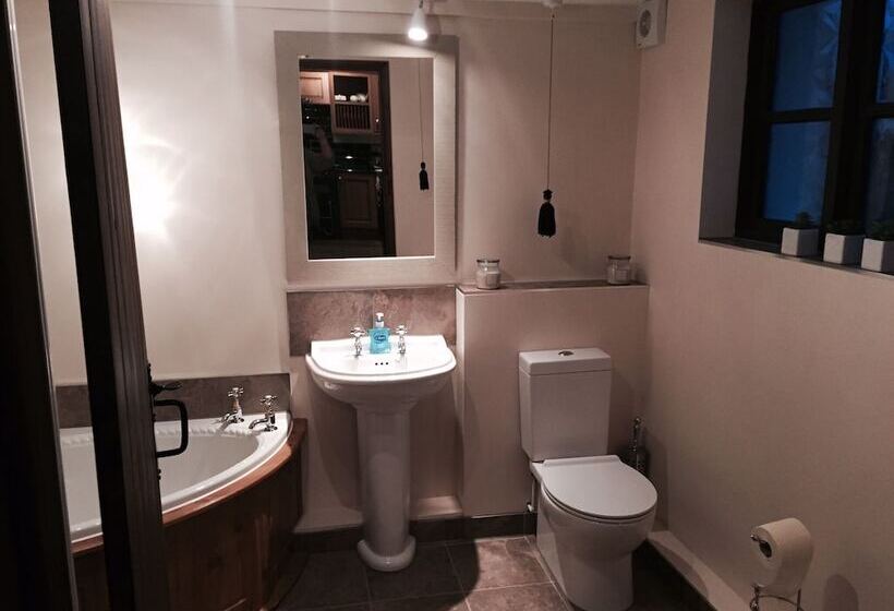 Impeccable 2 Bed Cottage Near Betws Y Coed