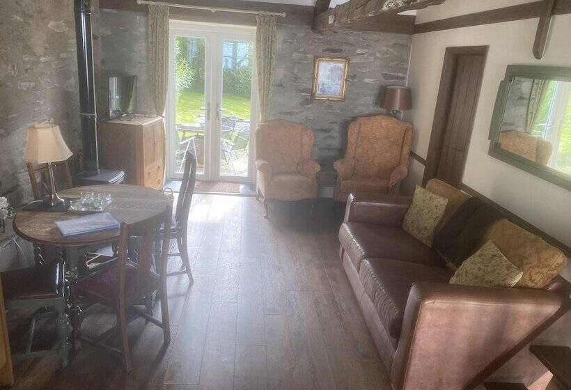 Impeccable 2 Bed Cottage Near Betws Y Coed