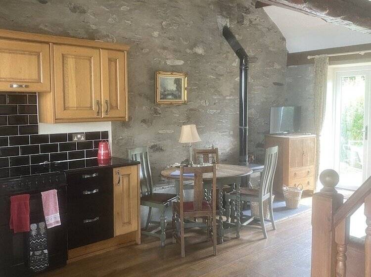 Impeccable 2 Bed Cottage Near Betws Y Coed