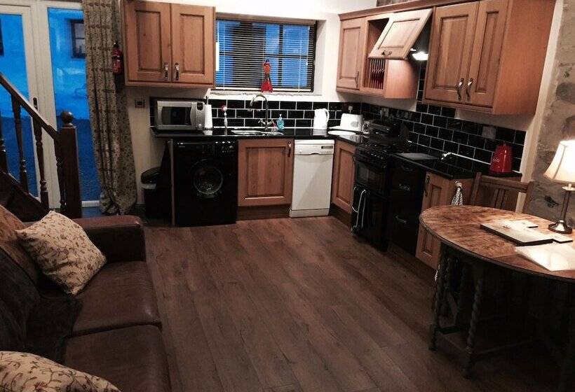 Impeccable 2 Bed Cottage Near Betws Y Coed