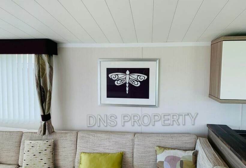 Luxury Caravan Only 10 Mins From The Beach