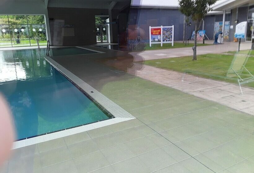 Luxury Caravan Only 10 Mins From The Beach