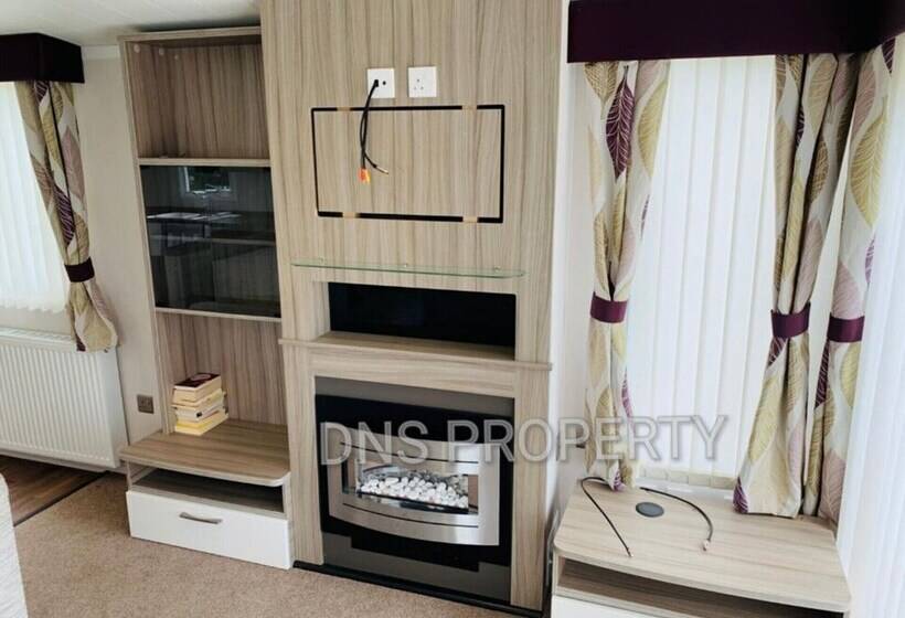 Luxury Caravan Only 10 Mins From The Beach