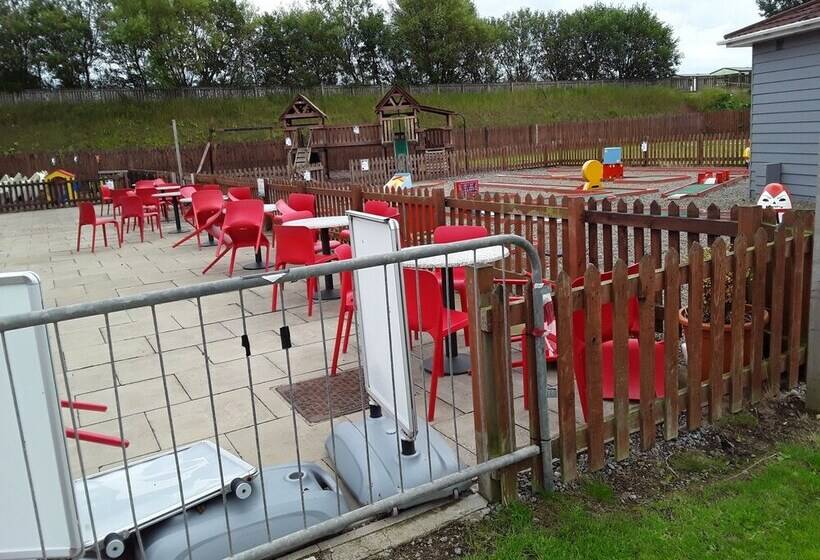 Luxury Caravan Only 10 Mins From The Beach