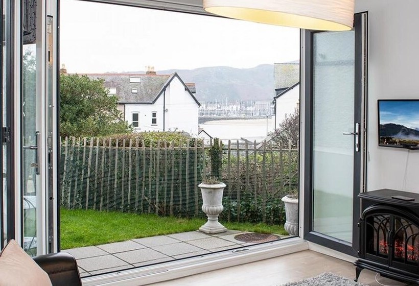 Number Eleven, Beautiful 5 Star Apartment In Deganwy