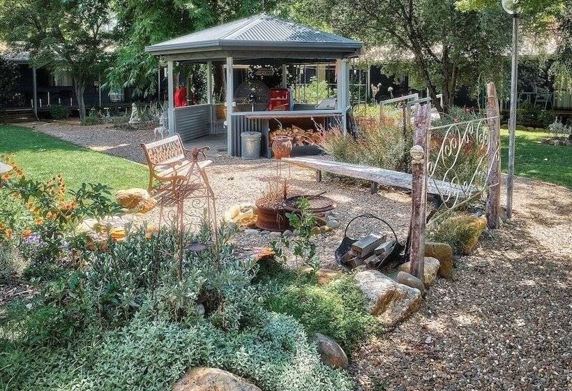 پانسیون Edlin House