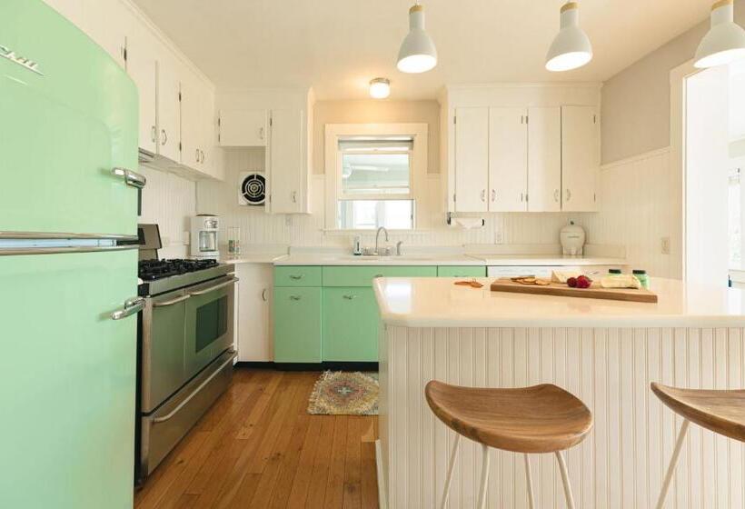 Rye Motor Inn   An Adults Only