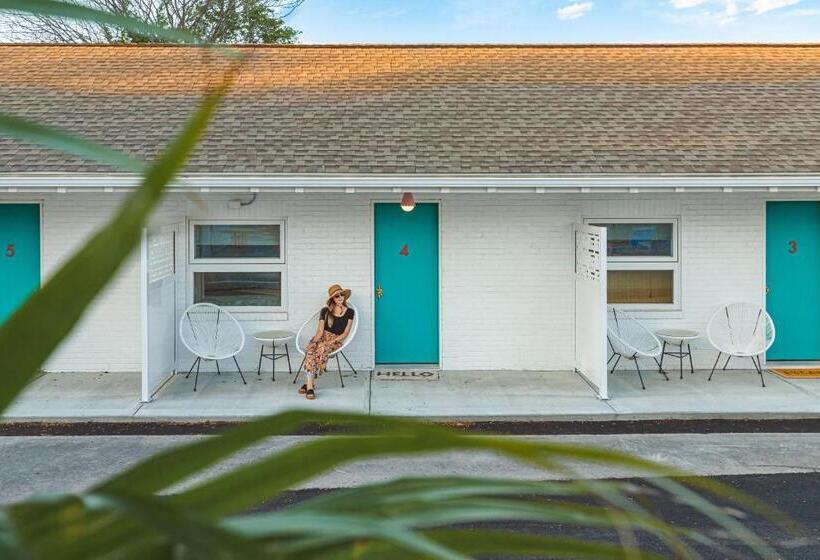 Rye Motor Inn   An Adults Only