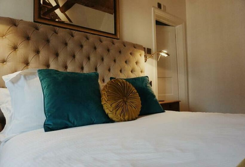 Upstairs At 33   Self Check In Boutique Accommodation In Worcester Centre