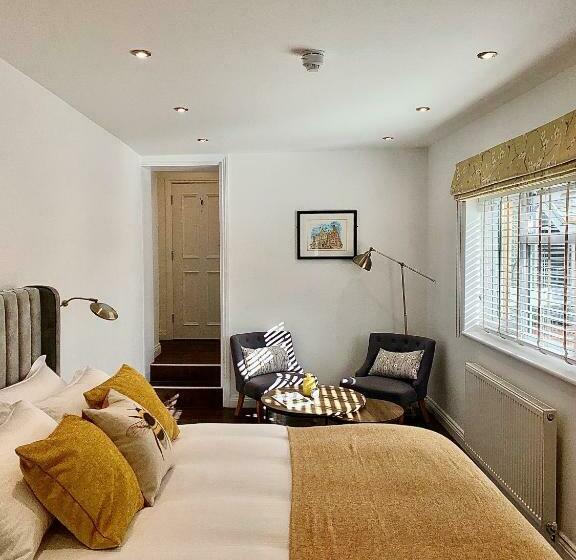 Upstairs At 33 Self Check In Boutique Accommodation In Worcester Centre