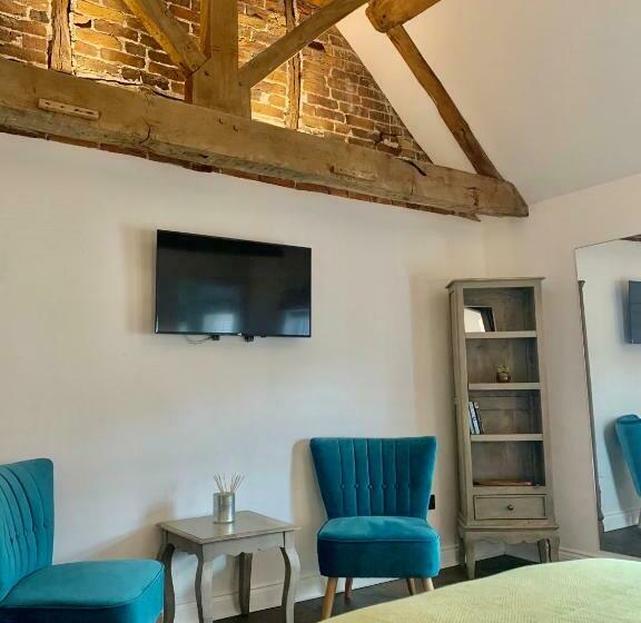 Upstairs At 33   Self Check In Boutique Accommodation In Worcester Centre