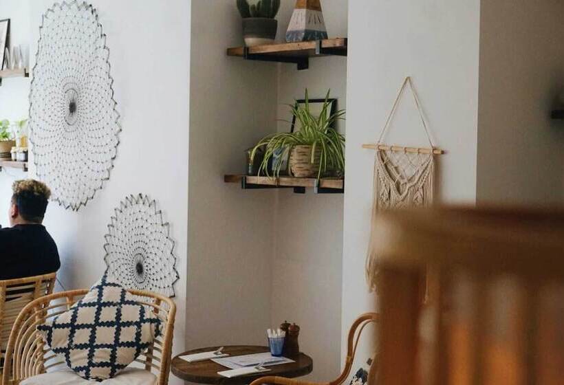 Upstairs At 33 Self Check In Boutique Accommodation In Worcester Centre