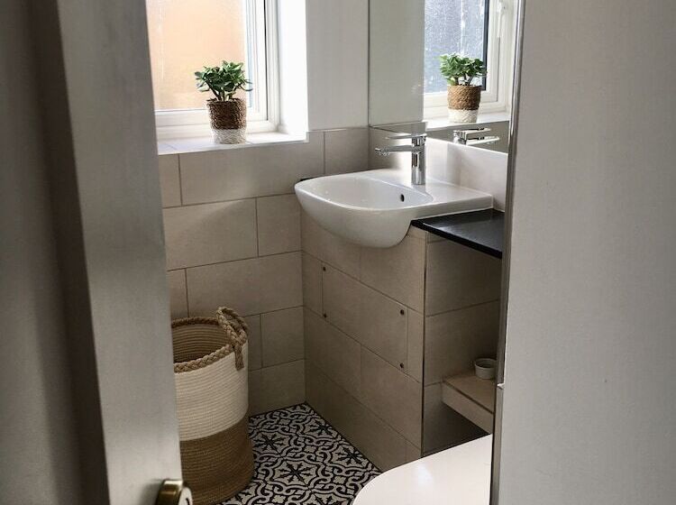 Upstairs At 33 Self Check In Boutique Accommodation In Worcester Centre