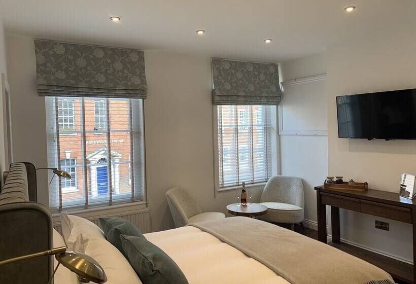Upstairs At 33   Self Check In Boutique Accommodation In Worcester Centre