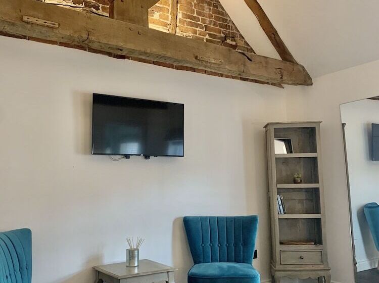 Upstairs At 33 Self Check In Boutique Accommodation In Worcester Centre