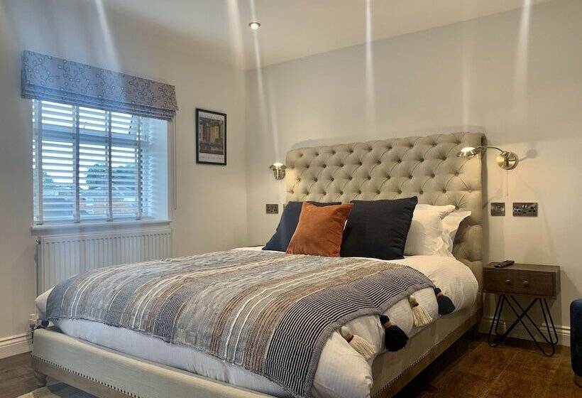 Upstairs At 33 Self Check In Boutique Accommodation In Worcester Centre