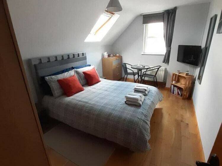 مبيت وإفطار Evaron House