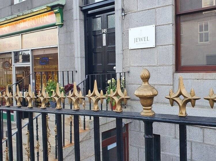 Bed and Breakfast Jewel Guest House