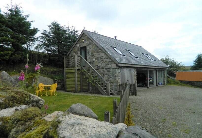 Dartmoor Barn On North Hessary Tor