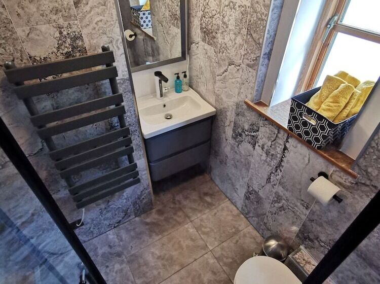 Dolweunydd Bed & Breakfast