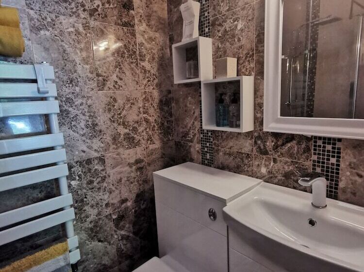 Dolweunydd Bed & Breakfast