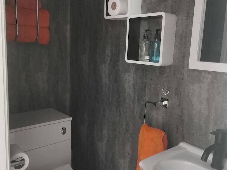 Dolweunydd Bed & Breakfast