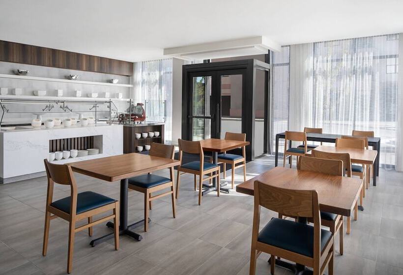 Ac Hotel By Marriott Santa Rosa Sonoma Wine Country