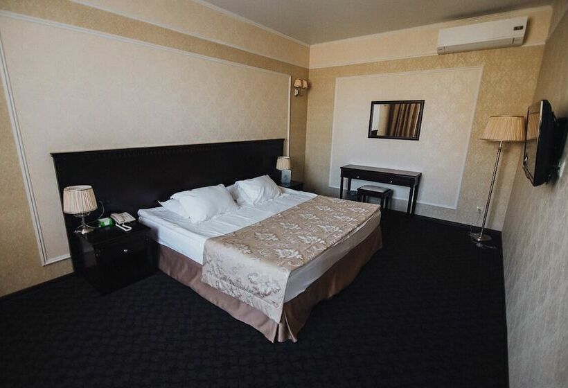 Отель Green Hall