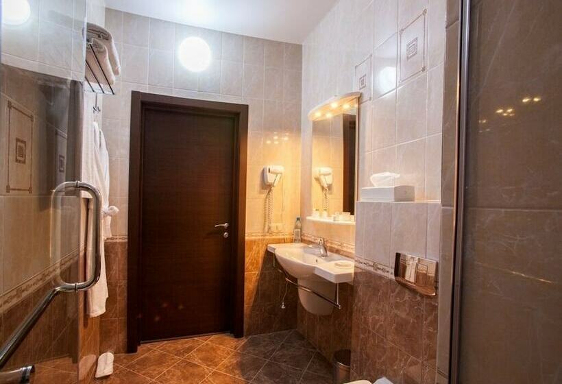 Отель Green Hall