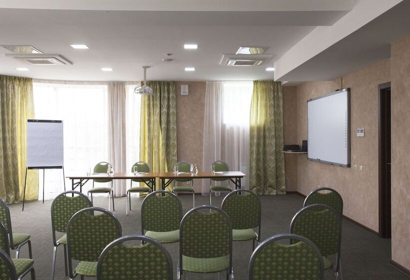 Отель Green Hall