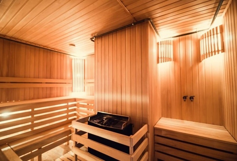 Отель Green Hall