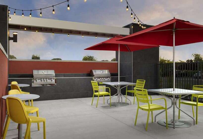 هتل Home2 Suites By Hilton Clovis Fresno Airport