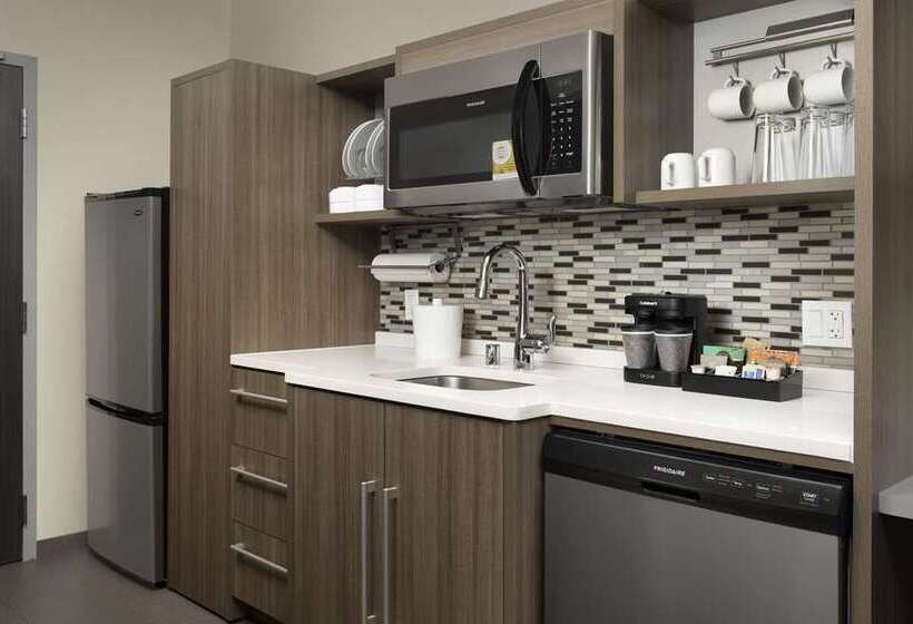 هتل Home2 Suites By Hilton Clovis Fresno Airport