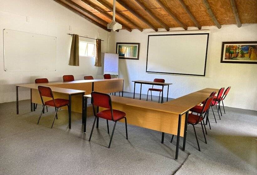 בית מלון כפרי Pine Valley Lodge