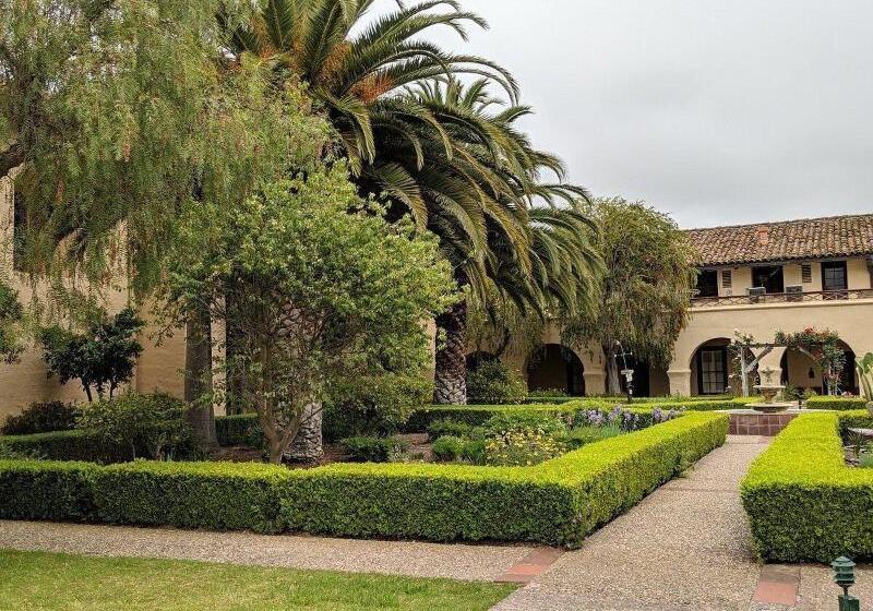 ホテル The Winston Solvang